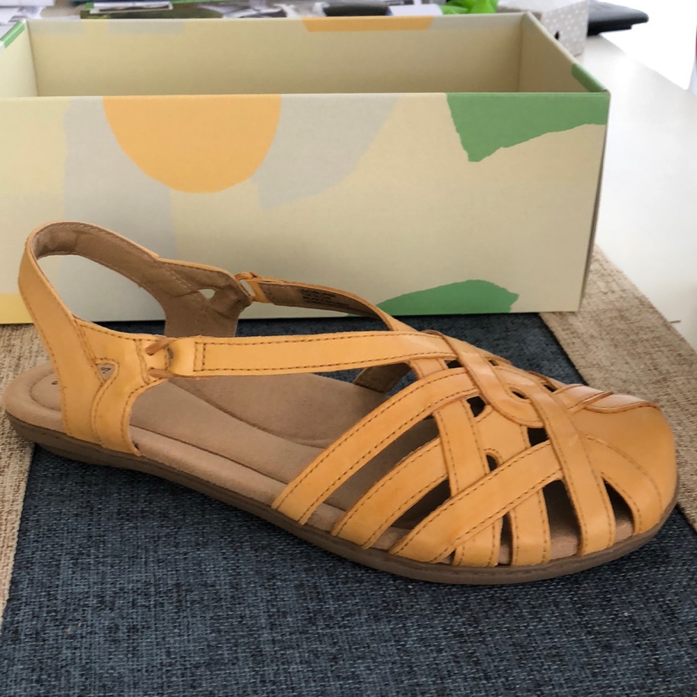 Leather sandals by Earth Origins, amber yellow, sz 8.5 wide